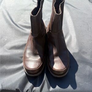 UGG Men's Brown Leather Boots